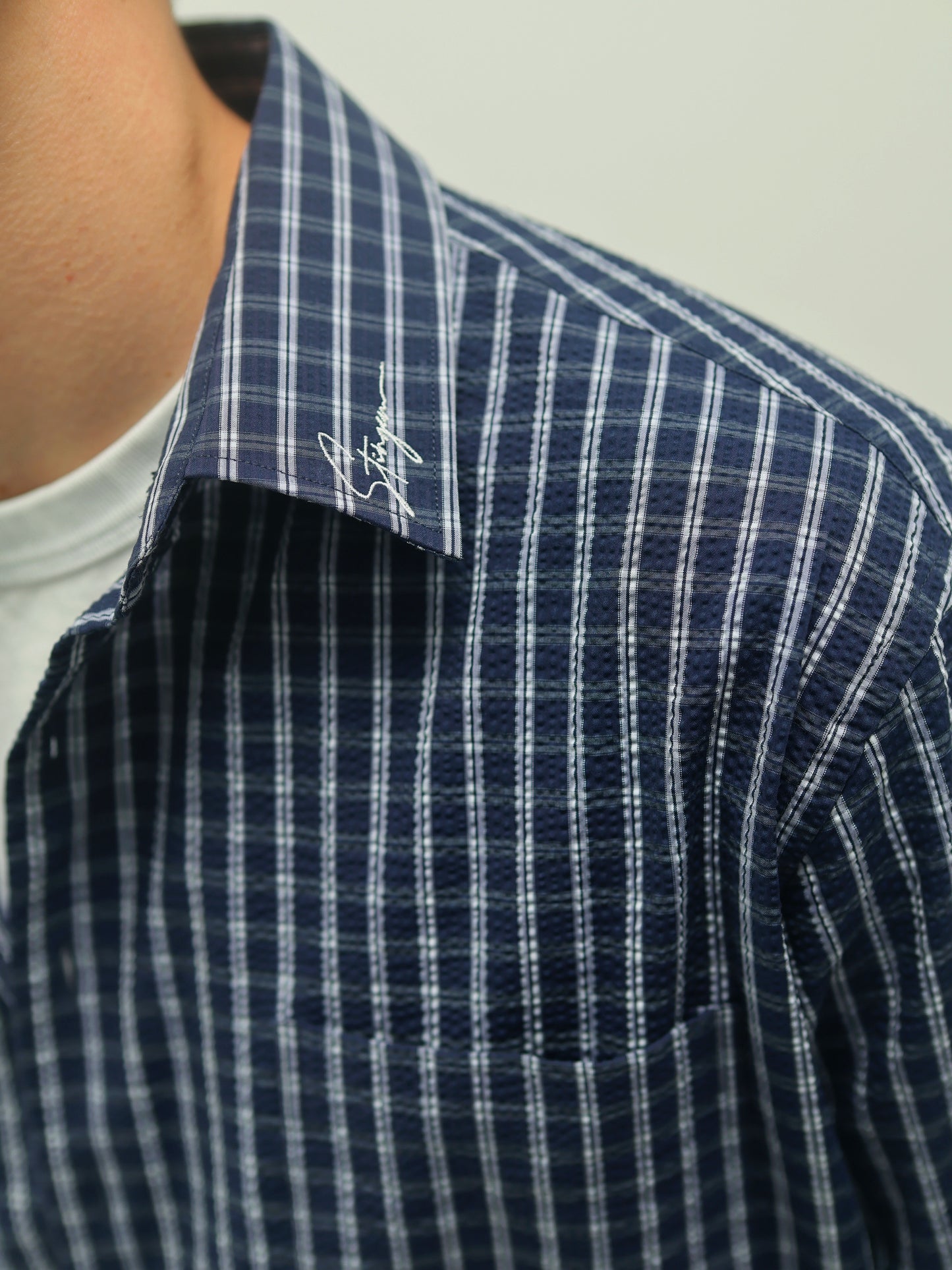 STINGEM SEERSUCKER BUTTON UP